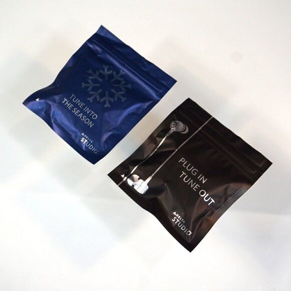 Lot Of 2 New Delta Airlines Wired Earbuds Plug In-Tune Out Delta Studio - Picture 1 of 4